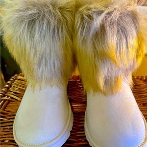 Brand New 11M Beacon Kacey textile off White Boots